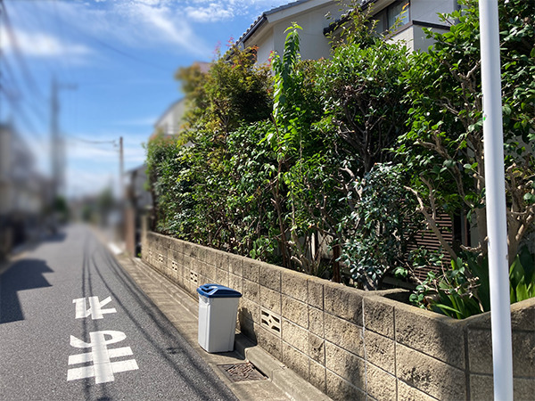 【東京都世田谷区】道路の方に伸びた植木がご近所トラブルにならないように剪定